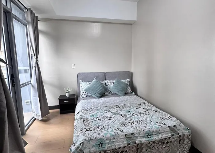 Apartment 2 Bedroom With Balcony Manila